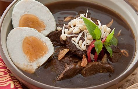 Rawon Adalah Makanan Khas Daerah Jawa Timur Yang Menggunakan Bahan