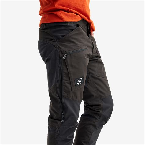 Stretch panels on knees , seat and hips provide great comfort. Pantalons RevolutionRace Nordwand Pro Pants Pantalon ...
