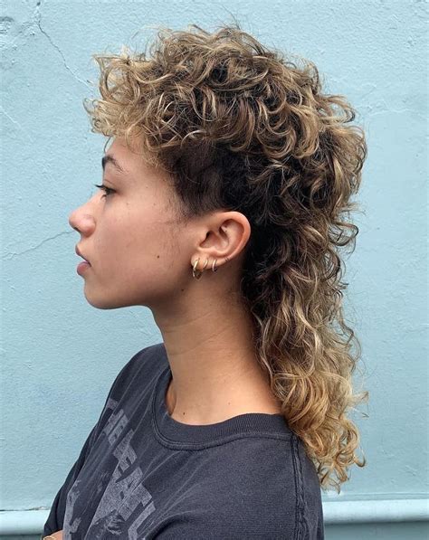 20 Trendiest Mullet Hairstyles For Women With Curly Hair 2022 Guide