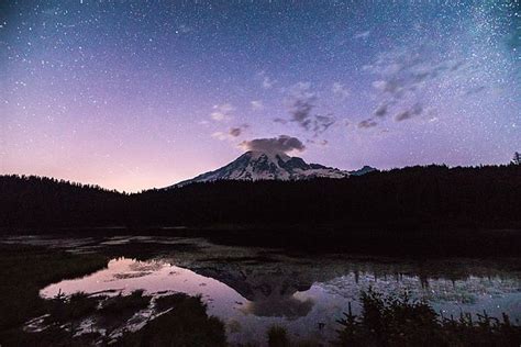 The Beautiful Night Sky Over Mount Rainier Wa Beautiful Night Sky