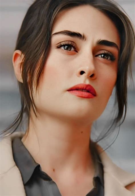 Ertugrul Ghazi Actress Esra Bilgic Best Photography In 2020 Esra Bilgic Turkish Women