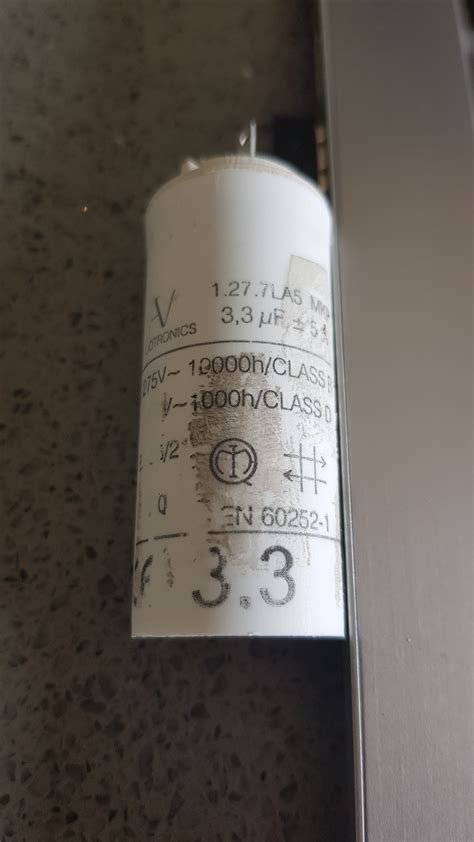 J'ai un volet roulant électrique en pvc avec un moteur somfy ms200 qui est bloqué : Condensateur volet IO? - Avec Réponse(s)