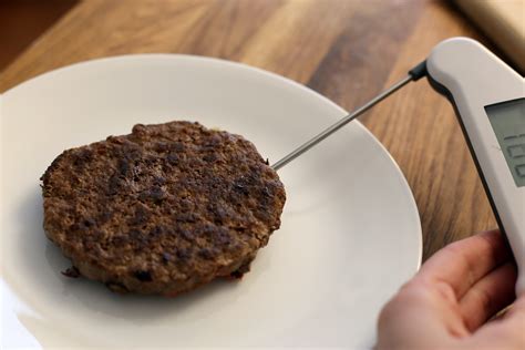 May 14, 2019 · heat a large skillet over medium/high heat. How to Grill a Frozen Burger | LIVESTRONG.COM