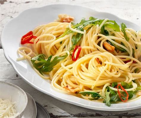 Fare gli spaghetti (rigorosamente vermicelli n.8) aglio olio e peperoncino sembra una cavolata, ma in realtà i piatti più semplici sono anche #pranzo #penne #tonno #aglio olio e peperoncino #pesto #rucola #dragoncello #friggitelli. Spaghetti aglio, olio e peperoncino | Rezepte ...