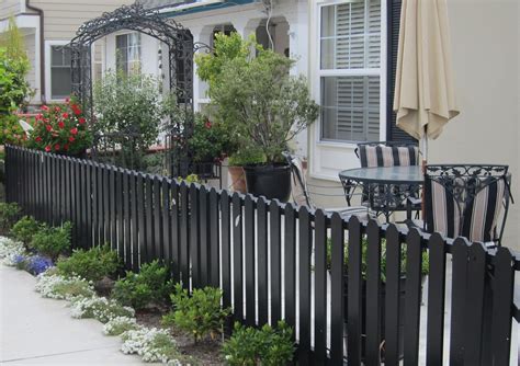 Where can i buy picket fencing in uk? black picket fence long view BI#black #fence #long #picket ...