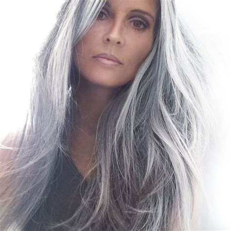 Pretty Grey Haired Women Wavy Haircut