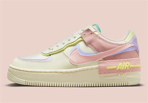 This Nike Air Force 1 Shadow Pairs Cashmere With Pale Coral