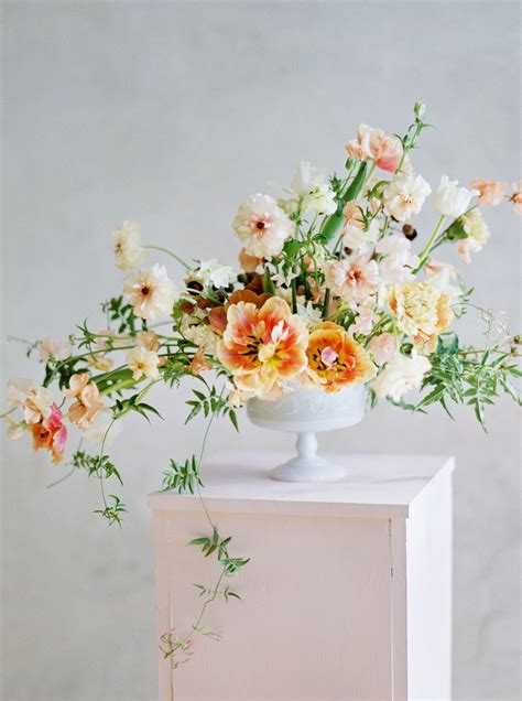 We Have Listed The Perfect In Season Summer And Spring Wedding Flowers