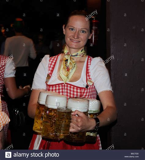 Oktoberfest Waitress Carrying Beers Stock Photo Alamy