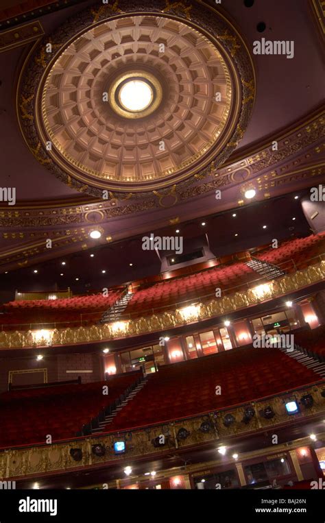 Palace Theatre Manchester Theater Stock Photo Alamy