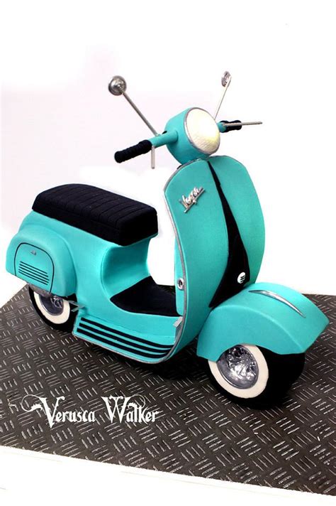 3d Vespa Cake Decorated Cake By Verusca Walker Cakesdecor