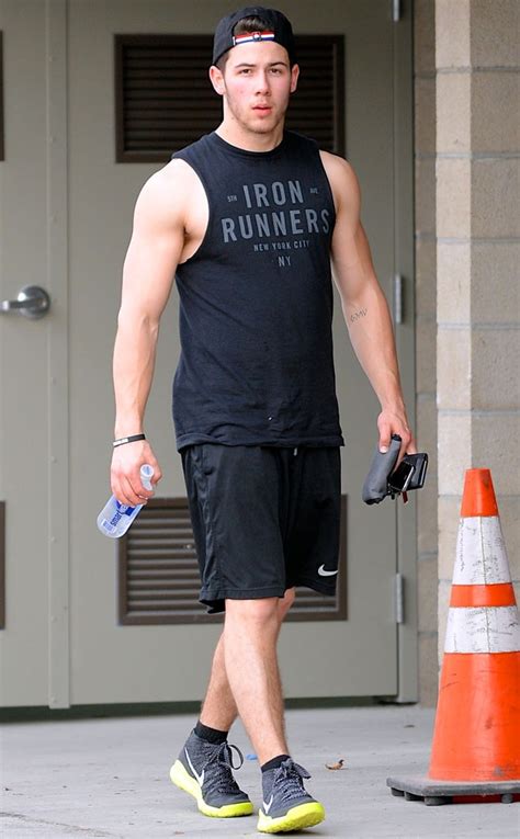 Shirtless Nick Jonas Shows Off His Hot Bodyyou Ve Gotta See This New