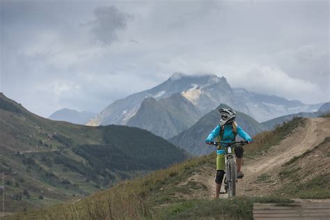 Backcountry Mountain Biking Downhill In Les Deux Alps France Del Colaborador De Stocksy Ibex