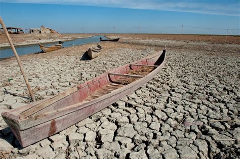 The Eᴜphrates River Dries Up Revealing Mysterious Caves That Led To