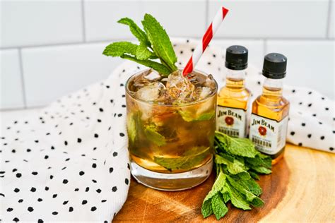 How To Make A Mint Julep A Drink Fit For A Southern Gentleman Or Lady