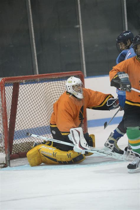Anthony Weiner Allows Four Pucks To Fly Past Him In Net As He Ponders