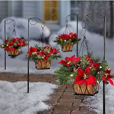 Cheap But Stunning Outdoor Christmas Decorations Ideas 78 Christmas