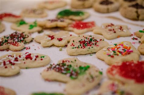 Draw paths on to the screen to guide the sugar into the cups that match the color of the sugar. Decorated Christmas Sugar Cookies | m01229 | Flickr