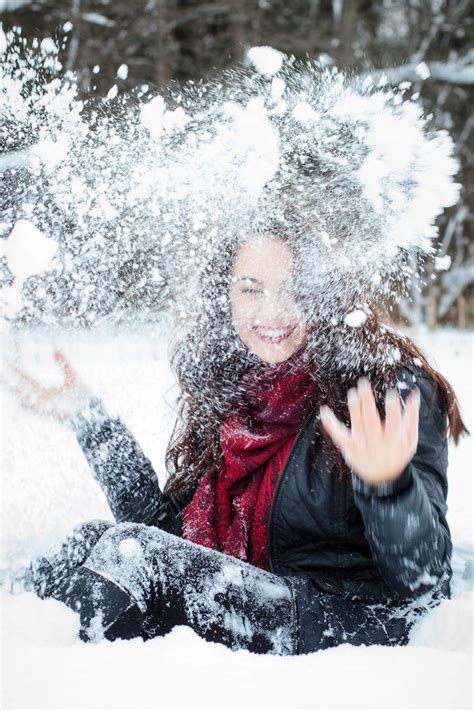 Senior Pictures With Snow In The Winter Snow Senior Pictures Winter