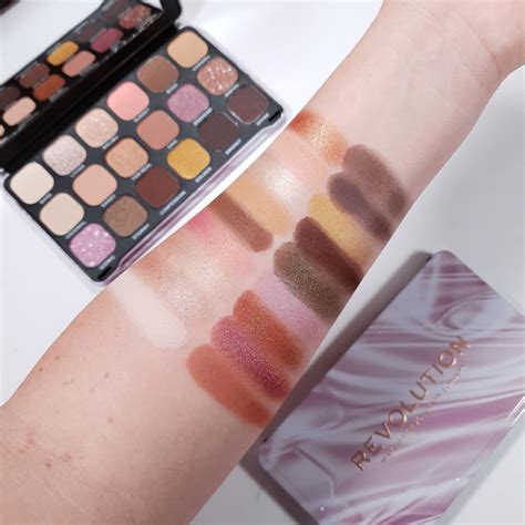Revolution Forever Flawless Shadow Palette Nude Silk Pink Panda