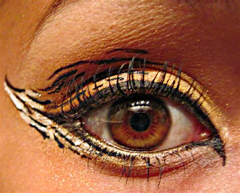Tiger Eye Makeup