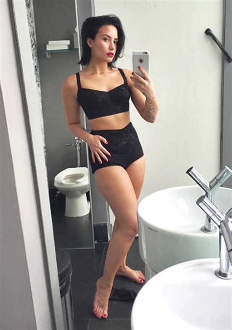 Demi Lovato Flaunts Her Un Retouched Body In Lingerie Selfie Daily Star