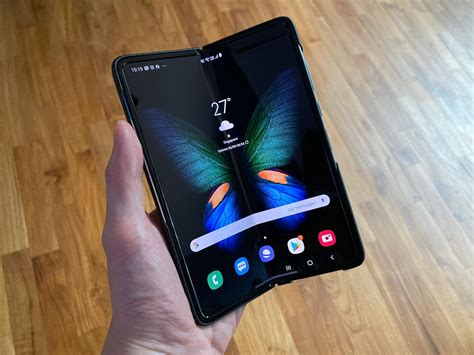 Samsung Aims To Sell More Foldable Phones Next Year Sg