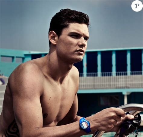 Après avoir réalisé le deuxième temps des séries matinales du 100 m (48′'58), le sprinteur. Florent Manaudou : Le nageur séducteur se met à l'heure ...