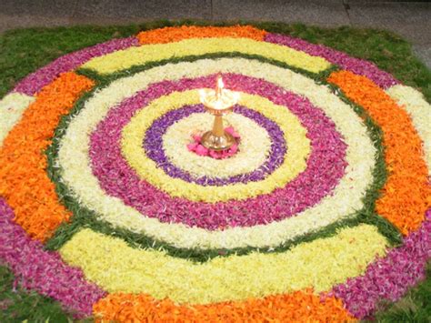 This is beautiful pookalam is done inside a square. {Free} Onam Rangoli Designs & Wallpapers Pookalam-Festival