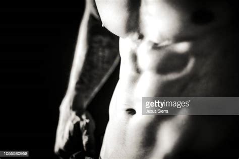 Tanned Man Strong Photos Et Images De Collection Getty Images