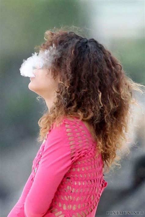 Whats Rihanna Smoking Celebrities