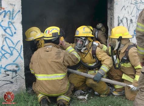 El fuego fue controlado y los automotores refrigerados por parte del cuerpo de bomberos de floridablanca. Bomberos de Cajeme - México: Academia I de Bomberos Cajeme ...