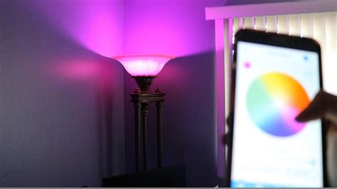 The Light Bulb That Changes Color Remotely From Your