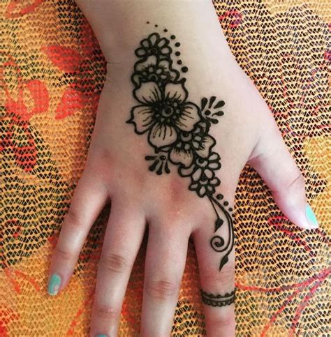 Simple Flower Henna Designs 30 Simple And Easy Henna Flower Designs Of