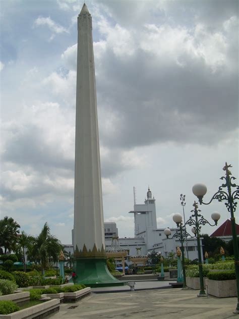 Seni lukisan, seni relief, seni grafis, dan lainnya. Pengertian dan Contoh Karya Seni Rupa 3 Dimensi | Ragam ...
