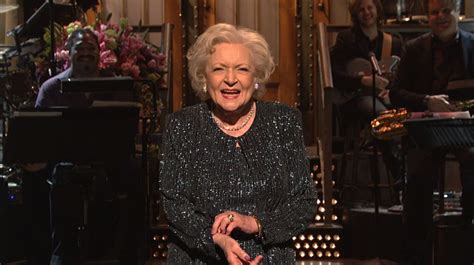 Snl S35e21 Host Betty White Date May 8 2010 Saturday Night Life Black Dancers Mary