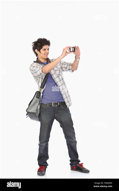 Joven Tomando Foto Imágenes Recortadas De Stock Alamy