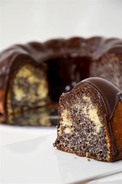 Eiweiße steif schlagen und vorsichtig unterheben. Mohn-Topfen-Gugelhupf - Baking Barbarine