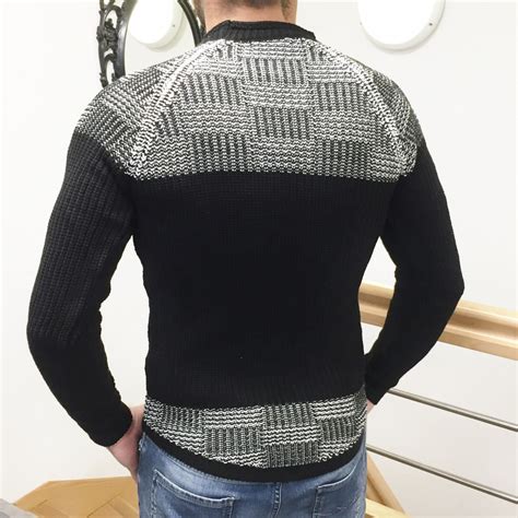 We did not find results for: Pull homme noire en grosse maille col rond pres du corps