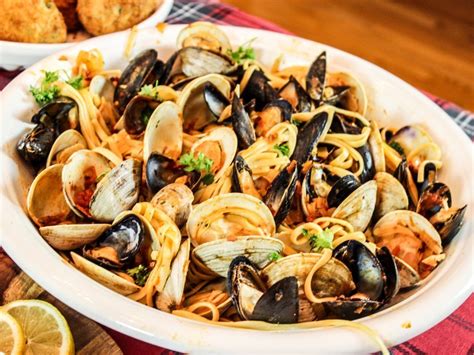 It is a tradition with many southern italian families to celebrate christmas eve with an elaborate fish banquet, il cenone di vigilia. Feast of the Seven Fishes: A Sicilian Christmas Eve Dinner - Homemade Italian Cooking