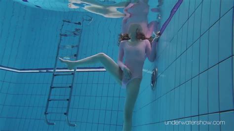 Enjoy Roxalana Underwater Naked In Hot Pool 無料ポルノビデオ Youporn