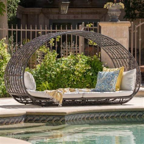 Relaxing Outdoor Daybeds Interior Style