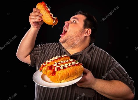Hombre Gordo Comiendo Perritos Calientes De Comida Rápida Desayuno Para Personas Con Sobrepeso