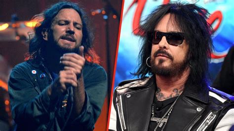 nikki sixx calls pearl jam one of the most boring bands in history after eddie vedder dissed