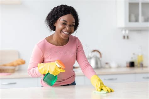 140 African Woman Cleaning Kitchen Table Stock Photos Free And Royalty