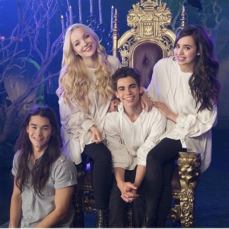 Pin By Cande Y On Dove Cameron Cameron Babece Descendants Disney Descendants Movie Cameron Babece