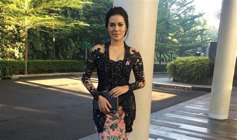 7 Model Kebaya Kartini Ala Artis Indonesia Duh Cantiknya