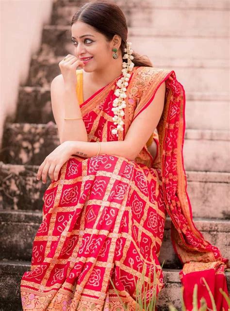 Janani Iyer In A Traditional Bandhej Print Saree With Gold Border And