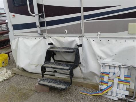 Do it yourself rv skirting. Wyoming Roaming: New Do It Yourself RV Skirting Easy As Pie