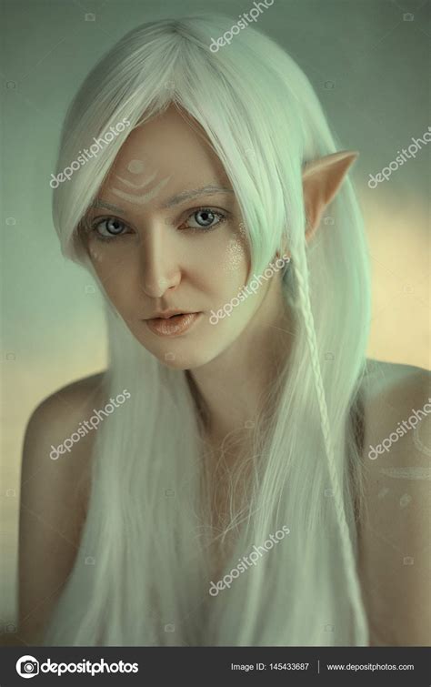 Retrato De Beleza De Menina Em Fantasia Imagem De Um Elfo Cabelo